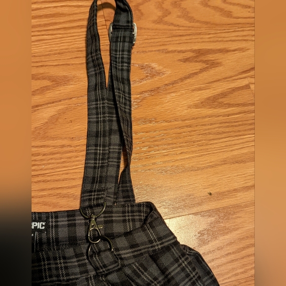 Hot Topic pleated skirt with suspenders - Picture 6 of 7